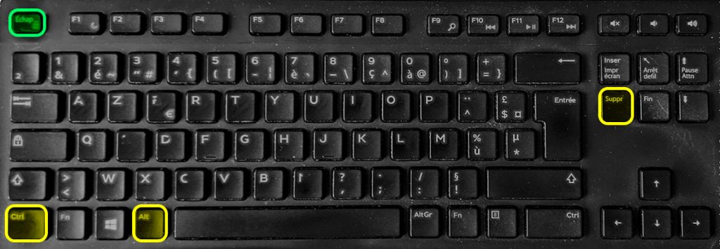 Clavier d'ordinateur sur lequel est signalé l'emplacement des touches Esc et Ctrl, Alt, Suppr