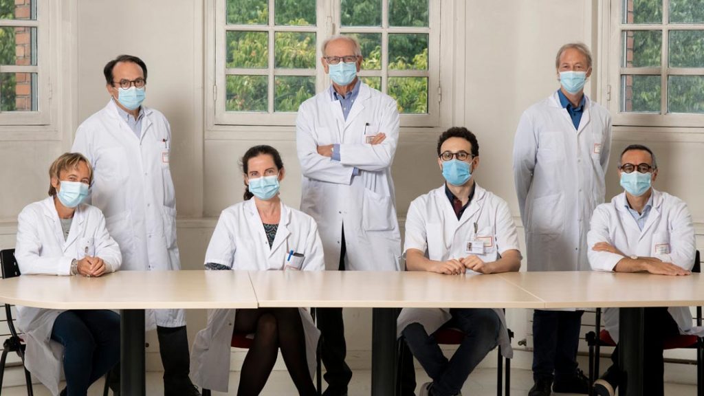 L'équipe Accidents vasculaires cérébraux : déterminants du pronostic, recherche translationnelle et médecine personnalisée dans leurs locaux à l'Institut de psychiatrie et de neurosciences de Paris